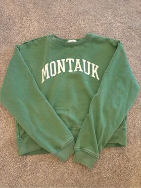 GAP Green Crewneck Sweatshirt with MONTAUK Logo